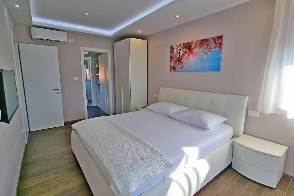 Villa Martina Bellevue Smrika Croatia